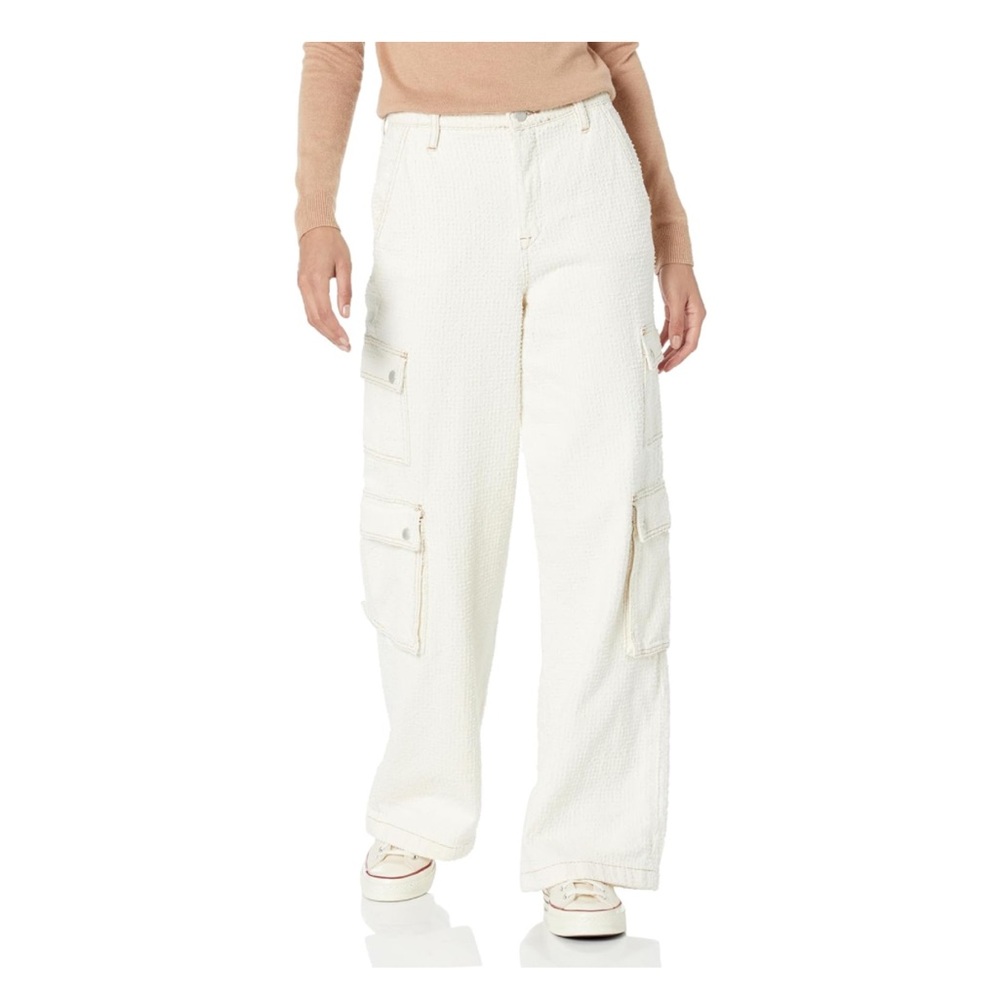 NWT Cream Textured Cargo Pants